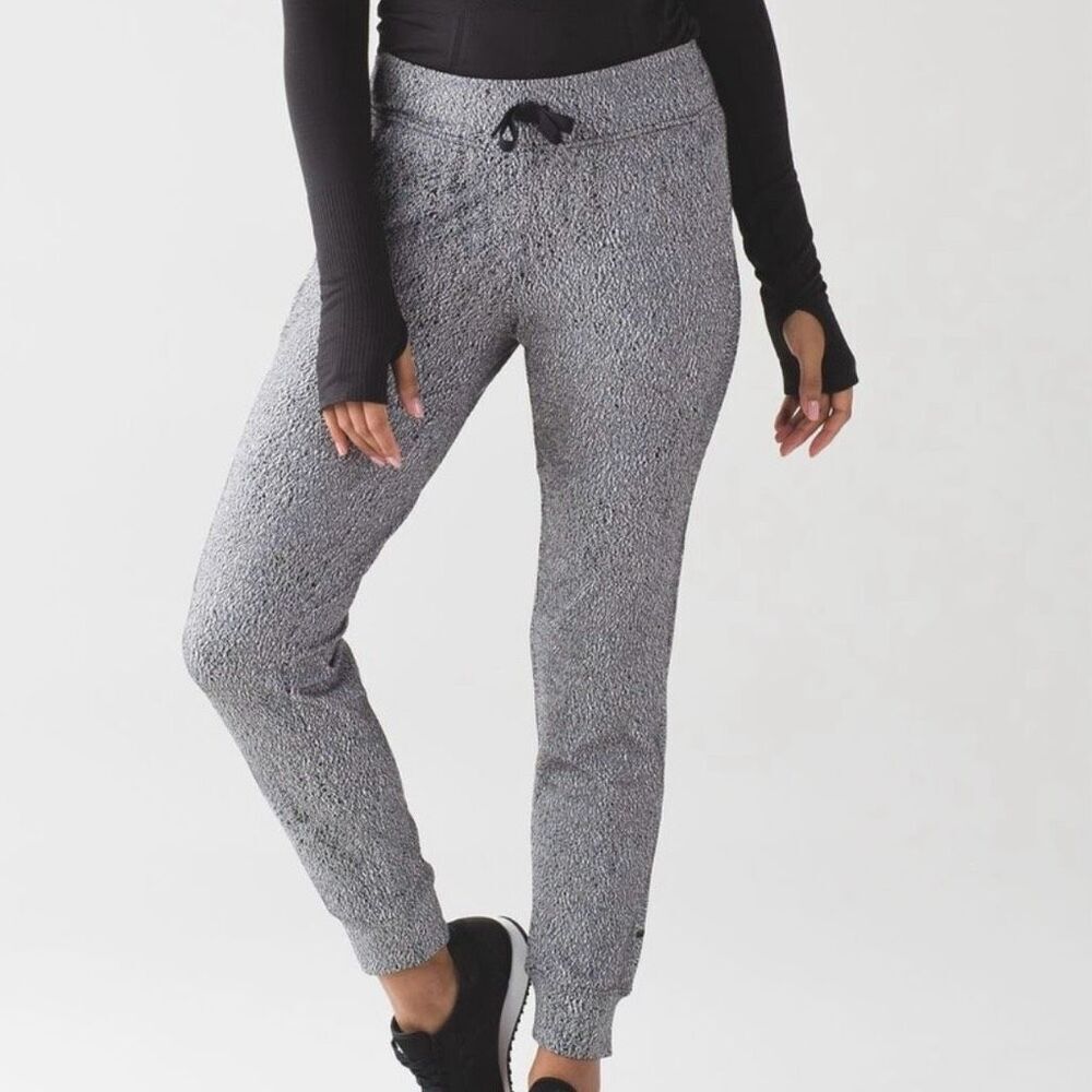 LULULEMON ATHLETICA | Ready To Rulu Pant Spray Jacquard White Black Joggers | 6